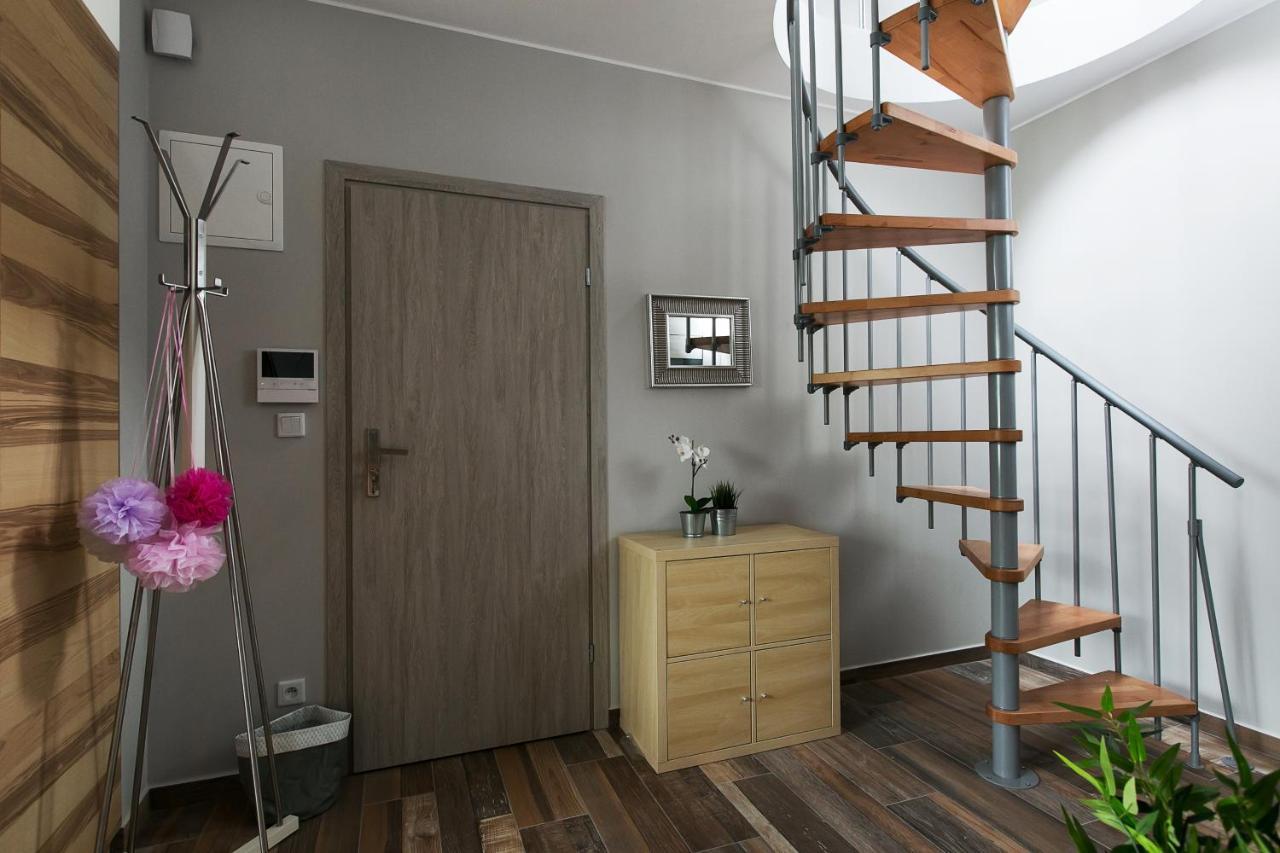 Aparthotel Novum Krasków Exteriör bild
